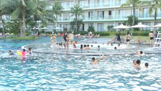 Du khách vui chơi tại FLC Sầm Sơn (Thanh Hoá)