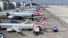 Máy bay của hãng hàng không American Airlines tại sân bay quốc tế Miami, Florida, Mỹ ngày 3/3/2020. Ảnh: AFP/TTXVN