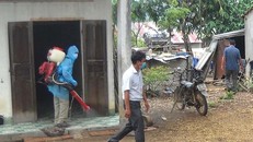 Phun hóa chất khử khuẩn tại xã Ya Xiêr, huyện Sa Thầy, Kon Tum