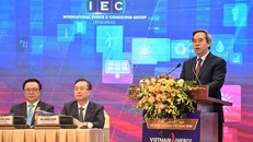 Trưởng Ban Kinh tế Trung ương Nguyễn Văn Bình phát biểu tại diễn đàn. Ảnh: VGP/Nhật Bắc