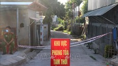 Một khu dân cư ở Khu phố 2, phường Đông Giang, thành phố Đông Hà (Quảng Trị) bị phong tỏa, ngày 9/8/2020. Ảnh minh họa: Nguyên Lý/TTXVN