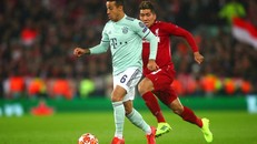 Thiago (số 6) sắp trở thành đồng đội của Roberto Firmino. Ảnh: Getty.