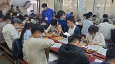 Thí sinh làm thủ tục nhập học vào Trường ĐH Khoa học Tự nhiên TPHCM.