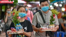 Phó chủ tịch UBND Hà Nội lo ngại người dân chủ quan, lơ là công tác phòng dịch. Ảnh minh họa: Việt Linh.