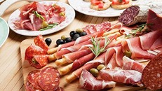 Các thực phẩm bác sĩ điều trị ung thư khuyên bạn tránh xa