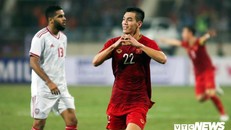 Tiến Linh có nhiệm vụ thu tiền phạt. 