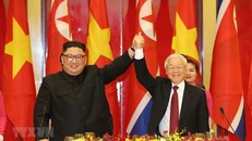 Tổng Bí thư, Chủ tịch nước Nguyễn Phú Trọng chào mừng Chủ tịch Triều Tiên Kim Jong-un tại buổi tiệc chiêu đãi chào mừng tối 1-3-2019. Ảnh: Trí Dũng/TTXVN