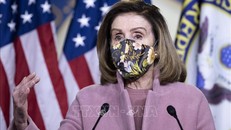 Chủ tịch Hạ viện Mỹ Nancy Pelosi phát biểu trong cuộc họp báo tại Washington, D.C., ngày 21/1/2021. Ảnh: THX/TTXVN