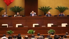 Chủ tịch Quốc hội Vương Đình Huệ và các Phó Chủ tịch điều hành phiên họp chiều 31/3. Ảnh: Dương Giang/TTXVN