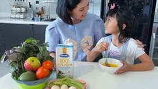 Nguồn dinh dưỡng dồi dào trong sữa tươi Vinamilk 100% hỗ trợ bé tăng cường hệ miễn dịch, nâng cao thể trạng.