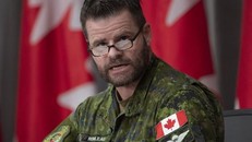 Trung tướng Mike Rouleau đã tuyên bố từ chức hôm 14/6. (Nguồn: ottawacitizen)