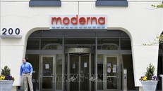 Moderna khẳng định lô vaccine bị đình chỉ ở Nhật Bản không liên quan vấn đề an toàn