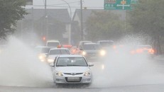 Bão Chanthu gây ngập nặng trên đảo Jeju, nhiều chuyến bay bị hủy