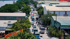 Ùn tắc kéo dài tại Cảng Hà Nội sau khi nới lỏng giãn cách