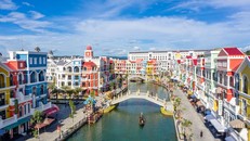 Hộ chiếu vaccine đang là cánh cửa để hồi sinh ngành du lịch.