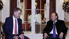 Chủ tịch nước Nguyễn Xuân Phúc tiếp Thị trưởng thành phố Bern. Ảnh: TTXVN