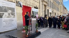 Đại sứ Việt Nam tại Pháp Đinh Toàn Thắng phát biểu tại buổi lễ khánh thành biển tưởng niệm chủ tịch Hồ Chí Minh. Ảnh: Thu Hà 