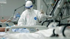 Bệnh nhân COVID-19 đang phục hồi có nguy cơ tái nhiễm thấp hơn