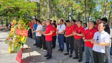 Tập đoàn TNG Holdings Vietnam dâng hương tại Nghĩa trang đường 9 