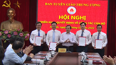 Đồng chí Lại Xuân Môn trao quyết định bổ nhiệm và bổ nhiệm lại cho một số lãnh đạo Vụ, đơn vị chiều 5/10.