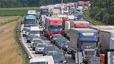  Nhiều công ty kêu gọi EU siết chặt tiêu chuẩn khí thải với xe tải chở hàng