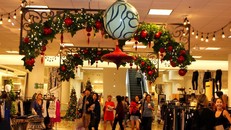 Không khí mua sắm Giáng sinh nhộn nhịp tại Mỹ