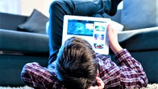 Israel báo động tình trạng trẻ em bị tổn thương trên không gian mạng