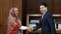 Đại sứ Việt Nam tại Bangladesh gặp Thủ tướng Bangladesh Sheikh Hasina. Ảnh: TTXVN phát