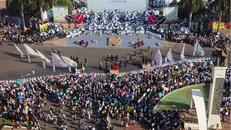 Lễ hội đường phố thu hút hàng ngàn người tham dự