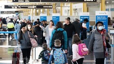 Mỹ bỏ quy định bắt buộc xét nghiệm COVID-19 với du khách từ Trung Quốc