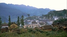 Ngoài thế mạnh về cảnh quan thiên nhiên và văn hóa đặc sắc, thì khái niệm “sản phẩm du lịch” của Việt Nam còn khá xa vời trước năm 2000. Ảnh tư liệu Sa Pa những năm 90: Hans-Peter Grumpe