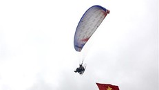 Khai mạc Festival dù lượn 'Bay trên mùa nước đổ'