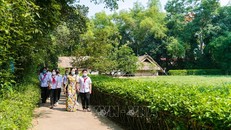 Hàng vạn du khách hướng về quê Bác dịp 30/4-1/5