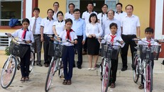 Trao tặng giếng nước sạch và hàng trăm suất quà cho học sinh huyện miền núi ở Phú Yên