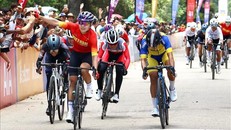 VĐV Nguyễn Thị Thật tranh tài ở giải đua xe đạp danh tiếng hàng đầu châu Âu