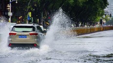 Trung Quốc duy trì cảnh báo mưa bão ở mức cao nhất