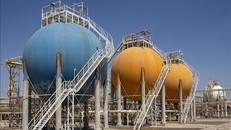 OPEC+ quyết định giữ nguyên chính sách sản lượng hiện tại