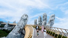 Cầu Vàng và Sun World Ba Na Hills được Travel+Leisure gợi ý là lựa chọn tốt nhất cho khách gia đình trải nghiệm tại Đà Nẵng.