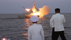 Lãnh đạo Triều Tiên giám sát quân đội thử tên lửa