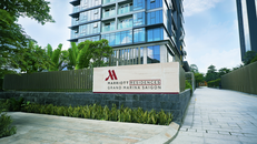 Cổng chính vào Khu căn hộ hàng hiệu Marriott Residences tại tòa Lake.