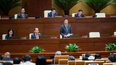 Bộ trưởng Bộ Tư pháp Lê Thành Long giải trình, làm rõ ý kiến đại biểu Quốc hội nêu tại phiên thảo luận