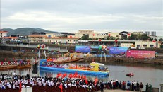 Độc đáo màn hát đối trên sông biên giới Việt - Trung