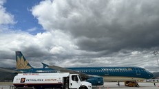 Petrolimex Aviation tiếp nhiên liệu cho máy bay của Vietnam Airlines sáng 02/12/2023 tại Cảng HK Điện Biên