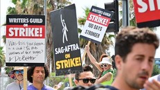 Giới diễn viên Hollywood chấp nhận hợp đồng làm việc mới, chấm dứt đình công