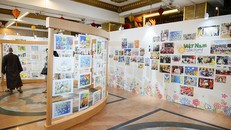 Mở triển lãm bán tranh cho người khuyết tật và trẻ mồ côi