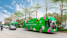 Đường phố Hà Nội, Vinh và TP.HCM ngập tràn các phương tiện với thông điệp "bạn đã sống hạnh phúc chưa?".