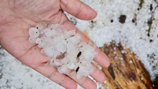 Chuyên gia lý giải hiện tượng mưa đá tại vùng núi