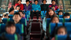 Trên chuyến xe buýt của tầng lớp lao động Hàn Quốc 