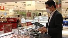 AEON Nhật Bản thu hồi 860.000 chai nước khoáng có mùi bất thường