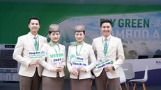 Các “đại sứ bầu trời” của Bamboo Airways xuất hiện rạng rỡ tại gian hàng để đón chào du khách